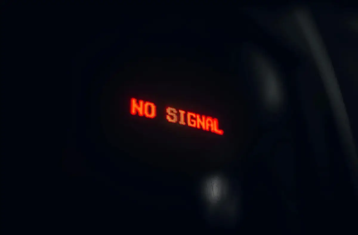 PC Turns On But No Display: Safe Checks: Computer monitor showing a no signal warning